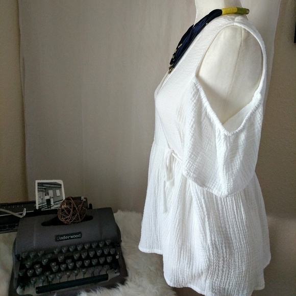 *Sold*NWT🍀Lucky Brand Cold Shoulder Wrap Top Sz S - Picture 4 of 7